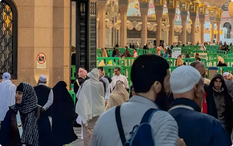 Why Worshippers Near Masjid Al Nabawi Are Turning to Takeaway Between Prayers